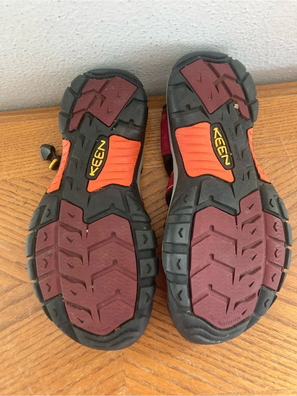 KEEN Womens Oxblood and Gray Waterproof Sandals (9)